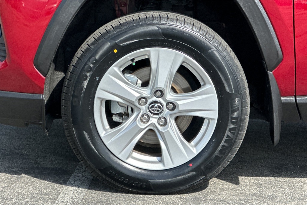 Vehicle image 10 of 32
