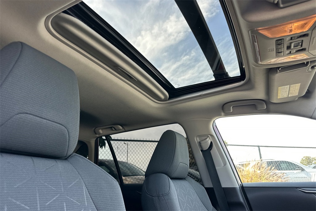 Vehicle image 12 of 32