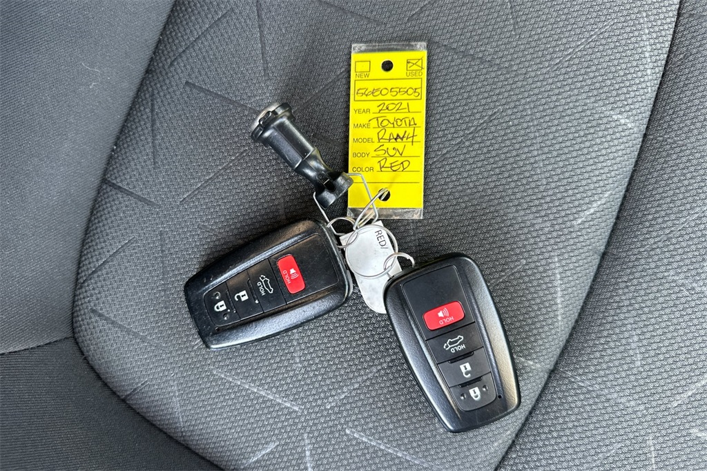 Vehicle image 25 of 32