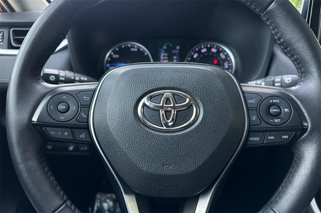 Vehicle image 15 of 32