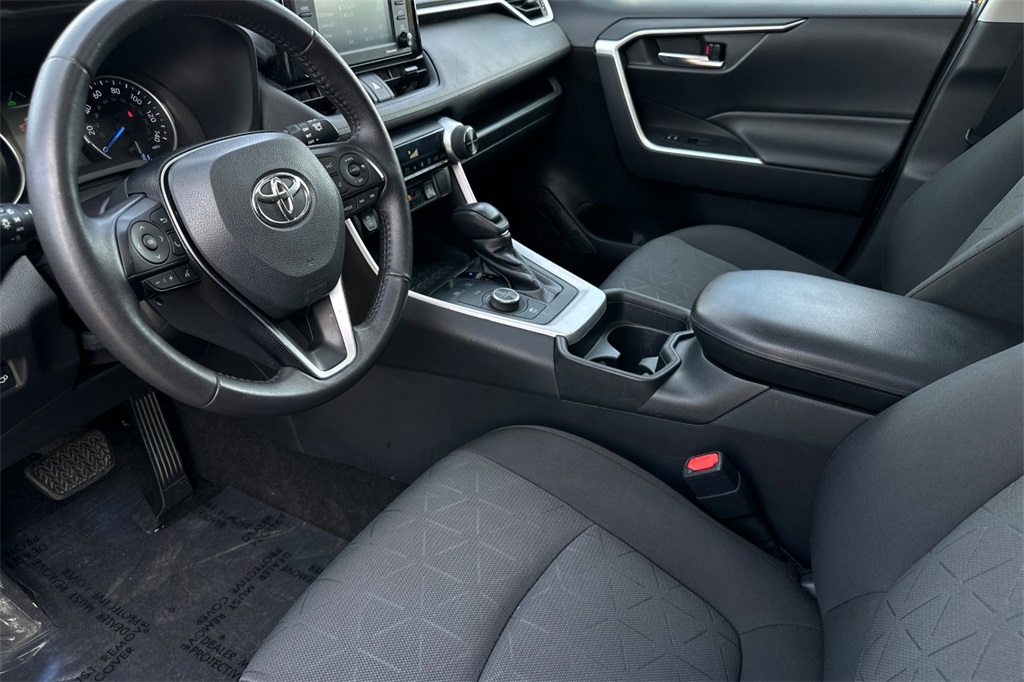 Vehicle image 23 of 32