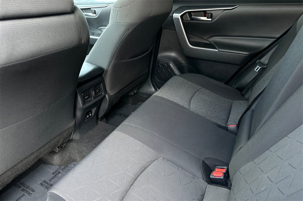 Vehicle image 13 of 32