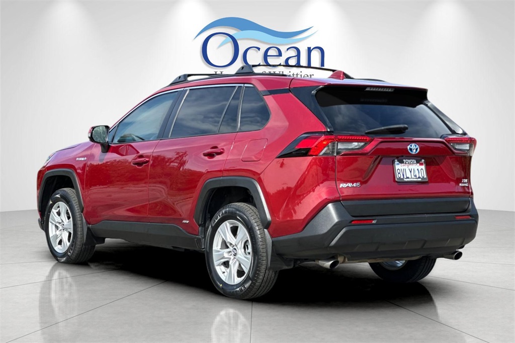 Vehicle image 8 of 32
