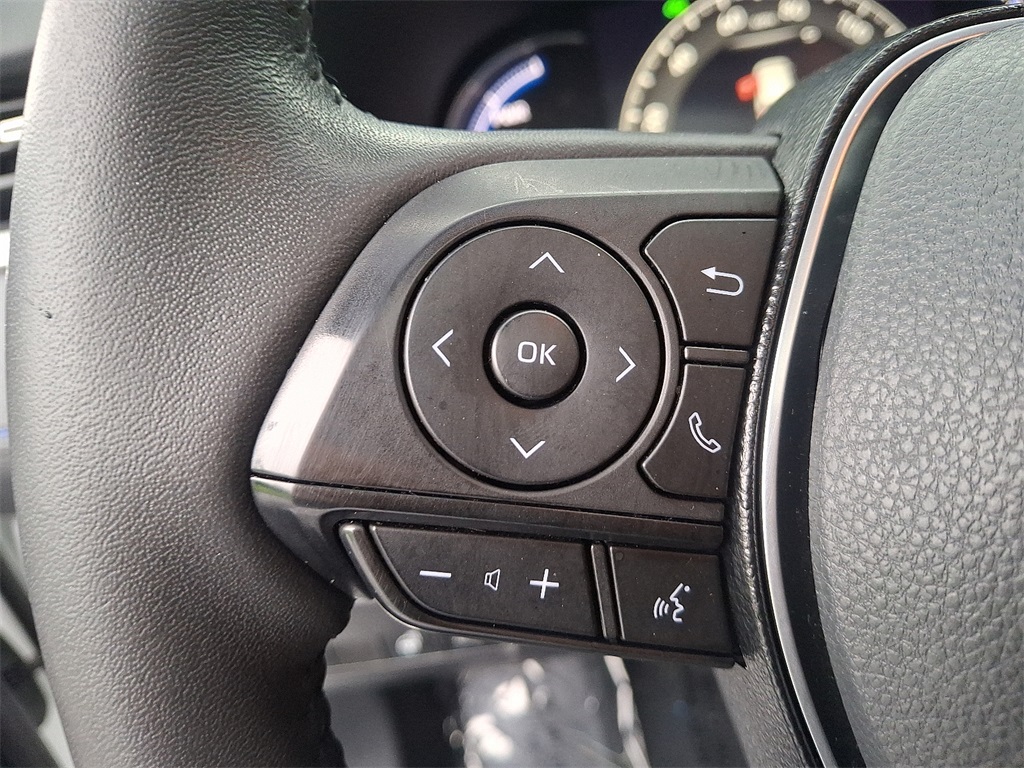 Vehicle image 21 of 32