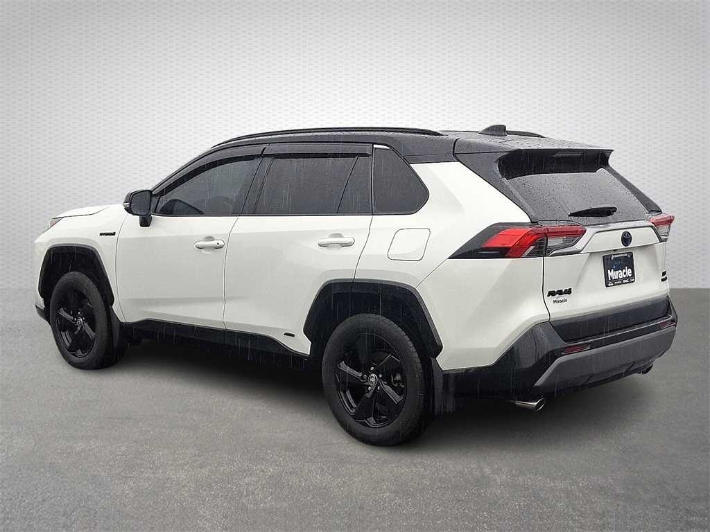 Vehicle image 7 of 32