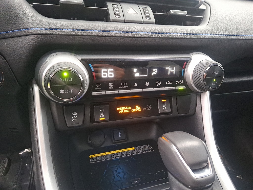Vehicle image 15 of 32
