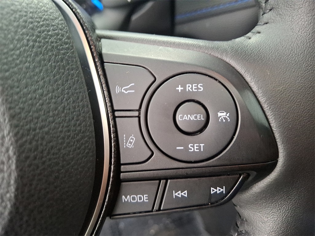 Vehicle image 22 of 32
