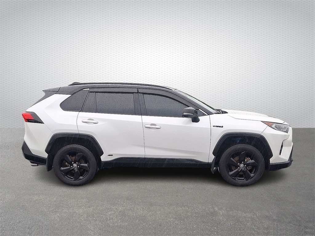 Vehicle image 4 of 32