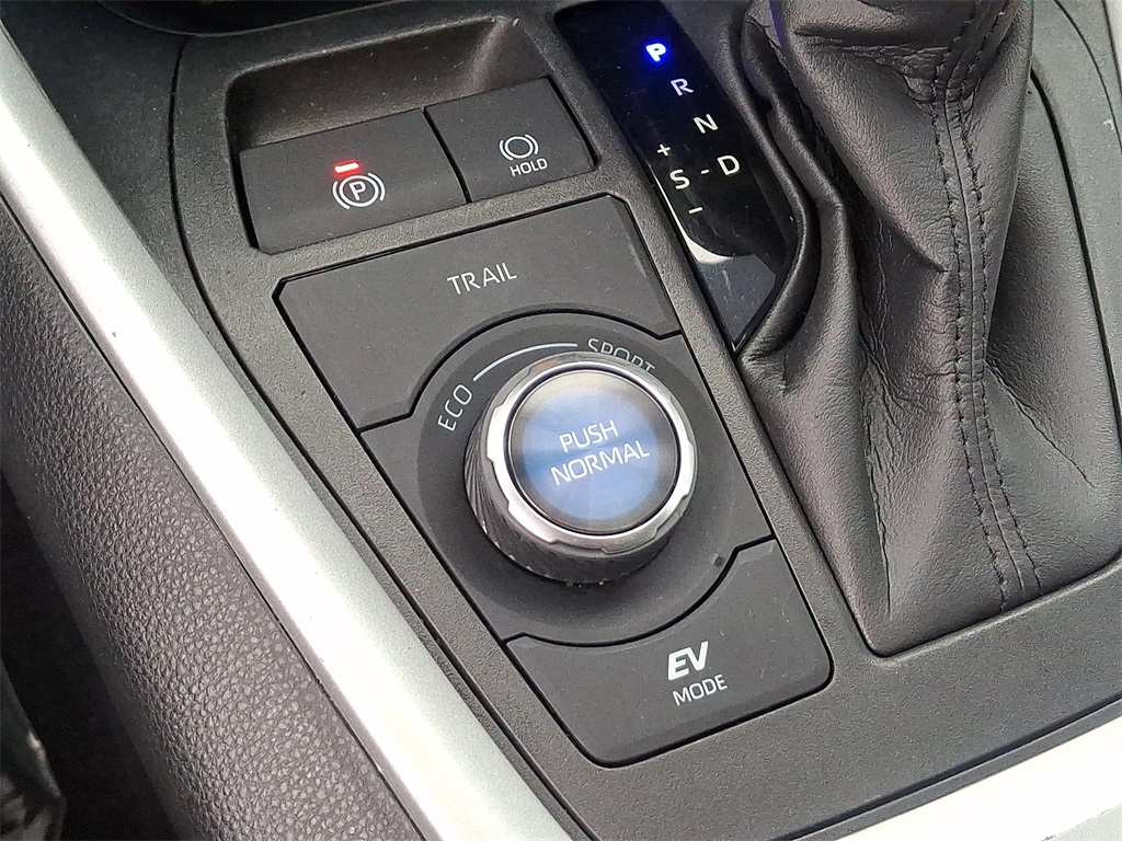 Vehicle image 27 of 32