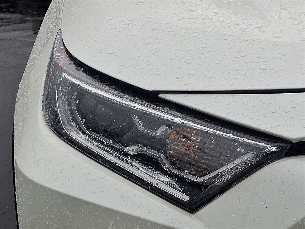 Vehicle image 9 of 32