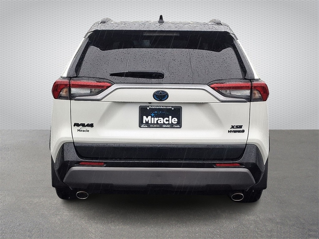 Vehicle image 6 of 32