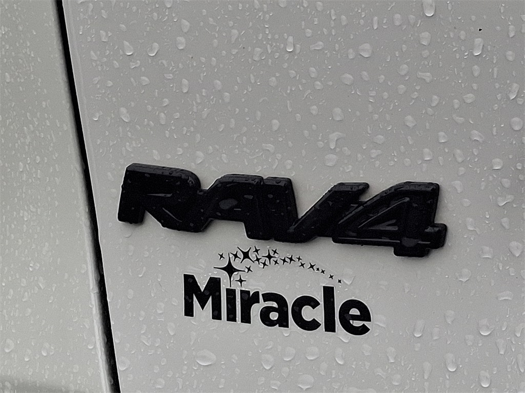 Vehicle image 31 of 32