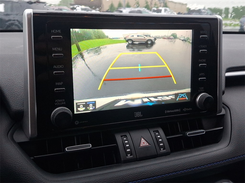 Vehicle image 17 of 32