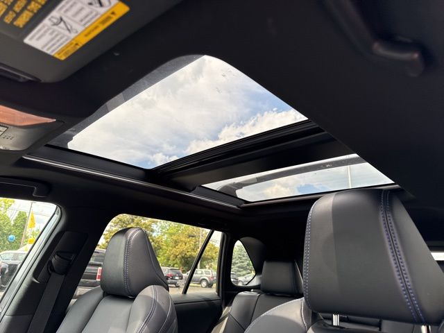 Vehicle image 17 of 52