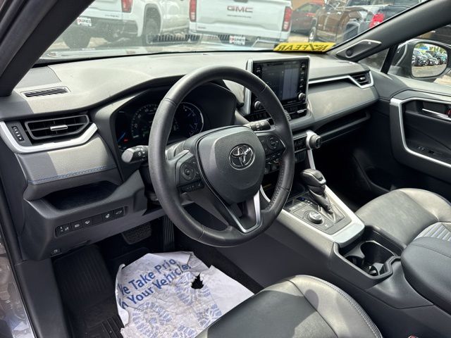 Vehicle image 18 of 52