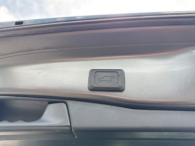 Vehicle image 51 of 52