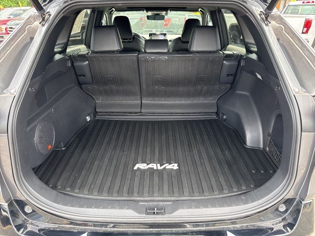 Vehicle image 11 of 52