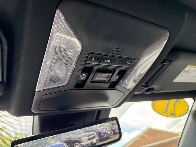 Vehicle image 46 of 52