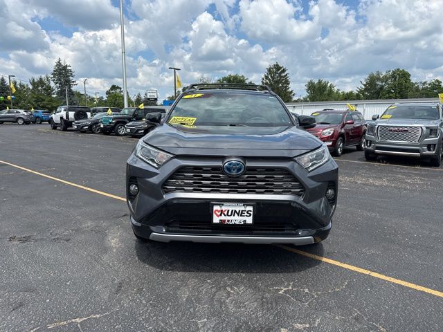 Vehicle image 2 of 52