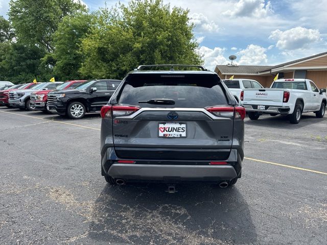 Vehicle image 7 of 52