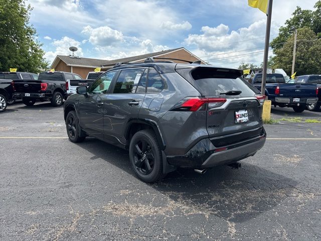 Vehicle image 8 of 52
