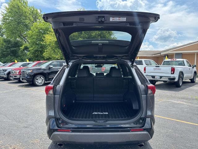 Vehicle image 12 of 52
