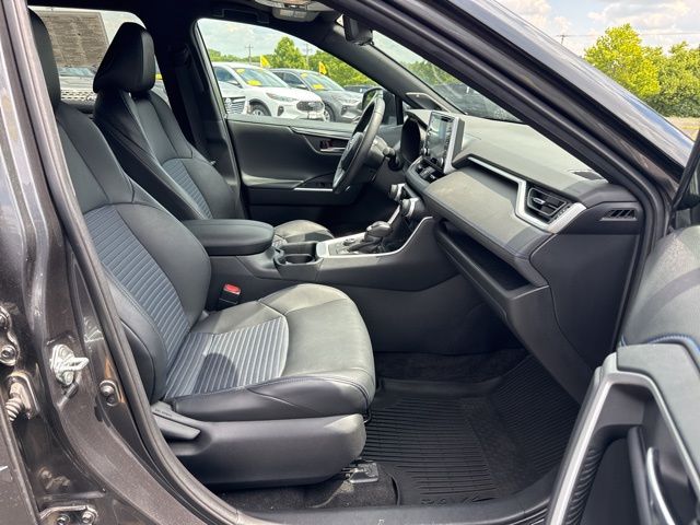 Vehicle image 15 of 52