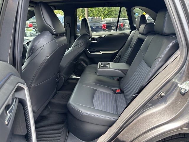 Vehicle image 13 of 52