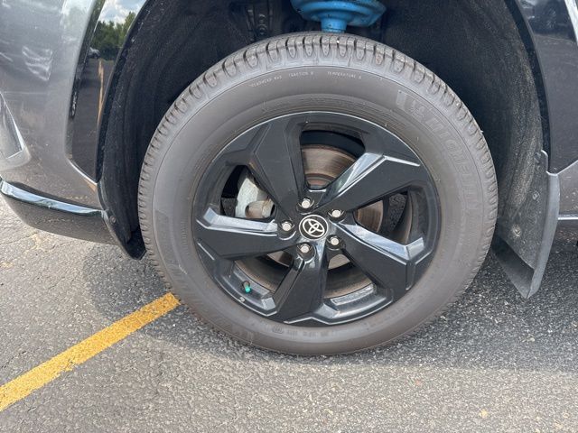 Vehicle image 10 of 52