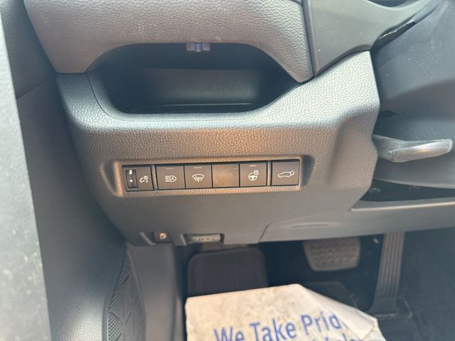 Vehicle image 43 of 52