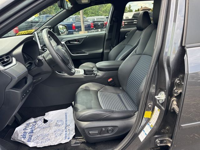 Vehicle image 14 of 52