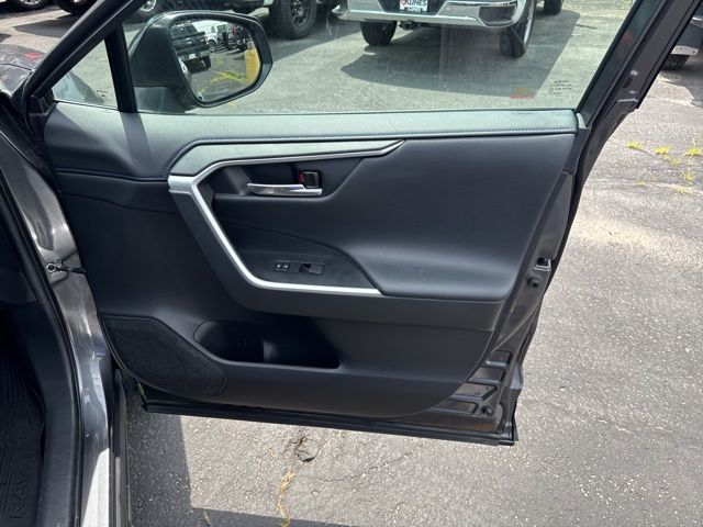 Vehicle image 49 of 52