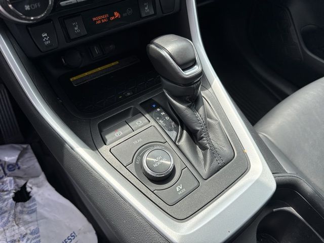 Vehicle image 31 of 52