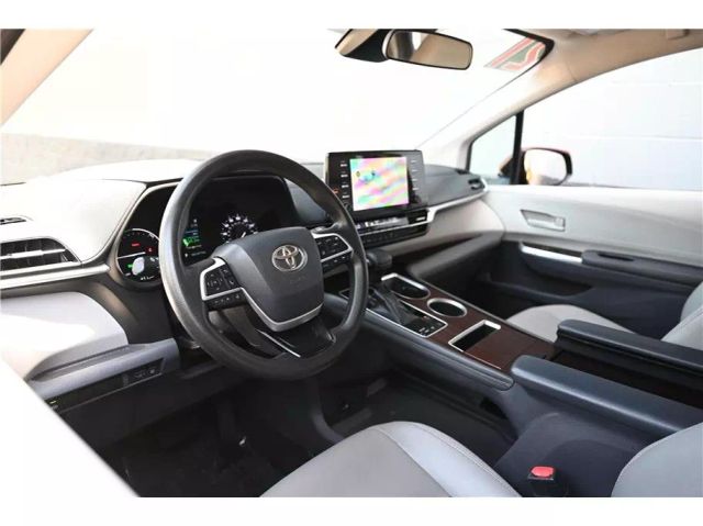 Vehicle image 11 of 35