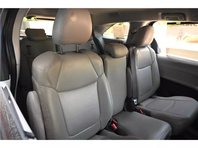 Vehicle image 17 of 35