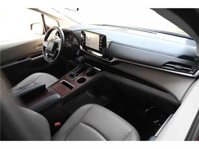 Vehicle image 19 of 35