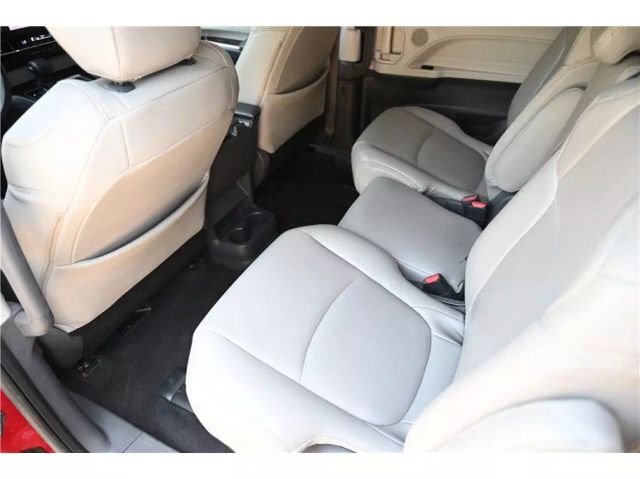 Vehicle image 14 of 35