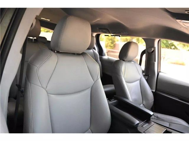 Vehicle image 20 of 35