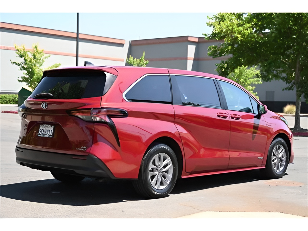 Vehicle image 32 of 35