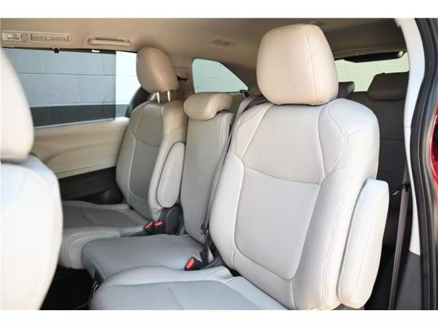Vehicle image 13 of 35