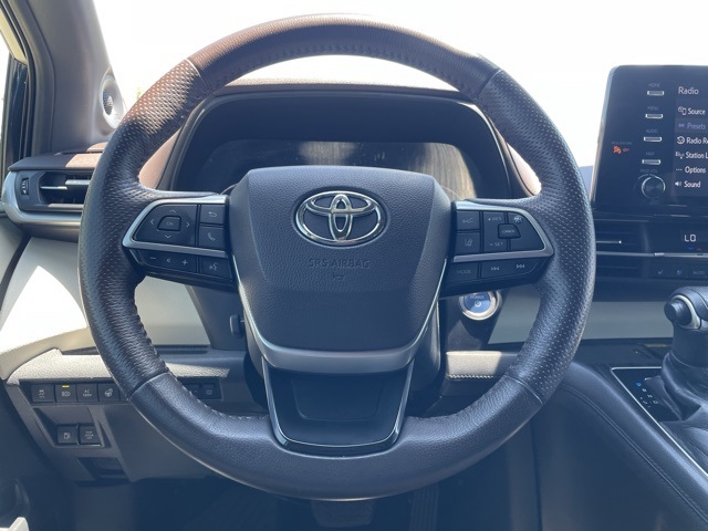 Vehicle image 14 of 23