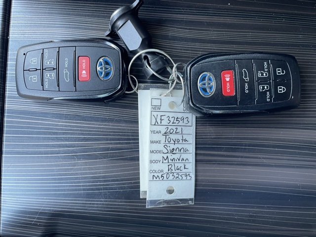 Vehicle image 19 of 23