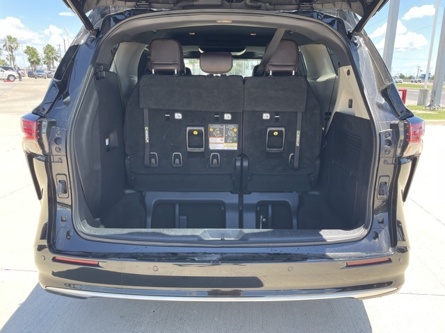Vehicle image 7 of 23