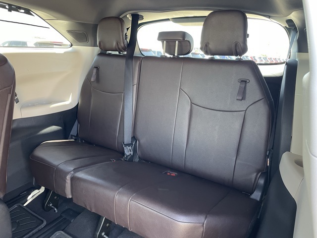 Vehicle image 12 of 23