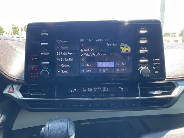 Vehicle image 16 of 23