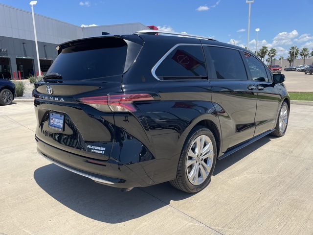 Vehicle image 4 of 23