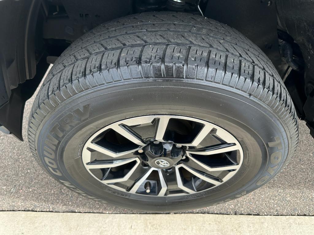 Vehicle image 28 of 30