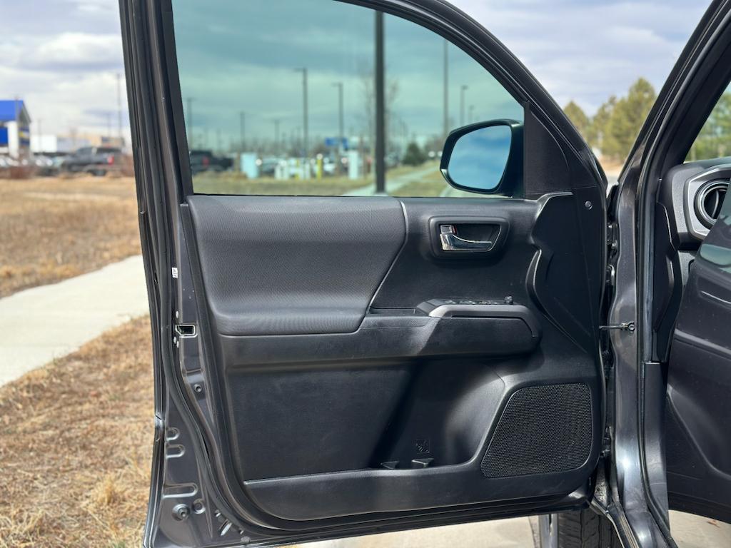 Vehicle image 22 of 30