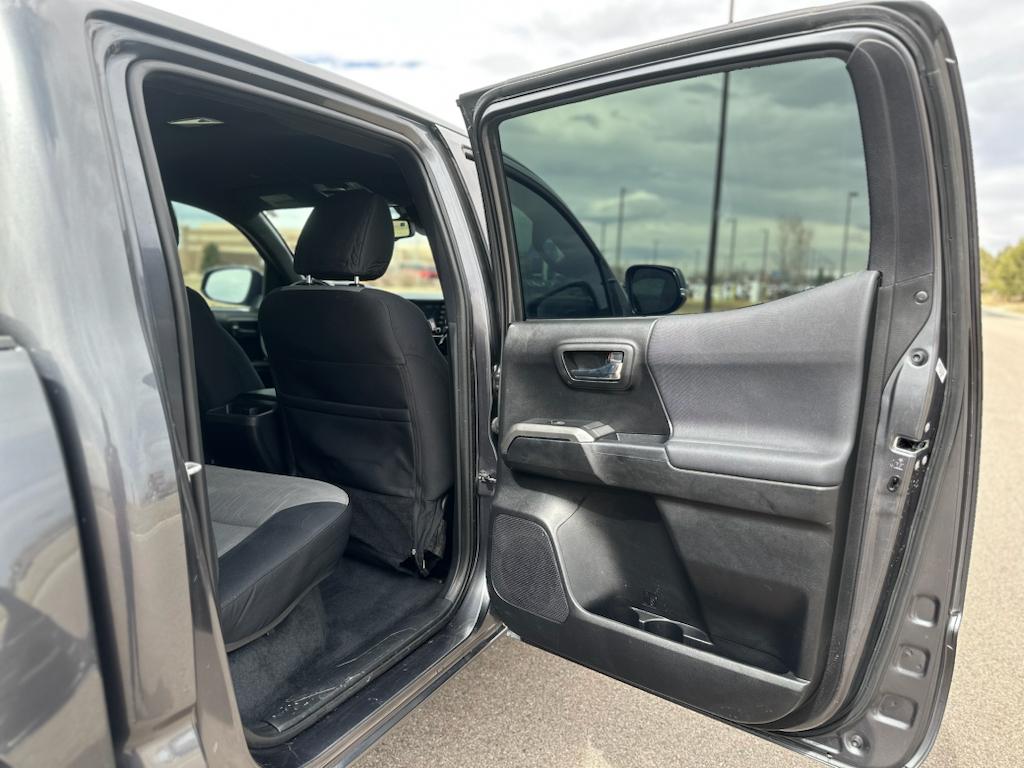 Vehicle image 25 of 30