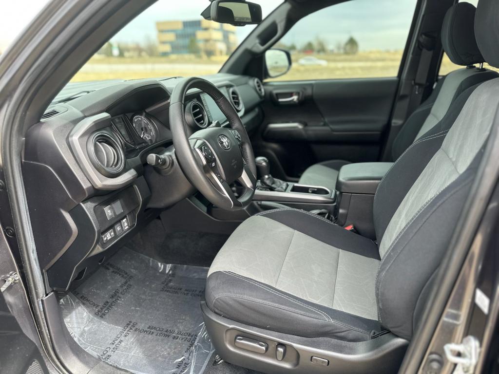 Vehicle image 23 of 30